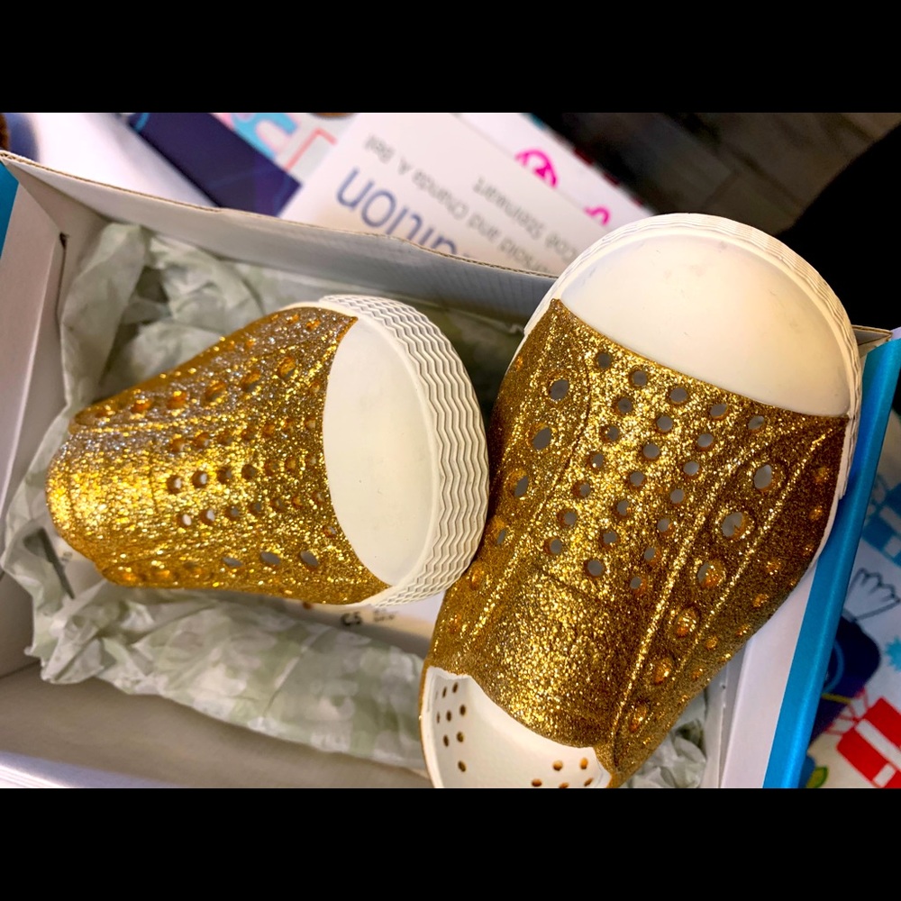 Native gold glitter shoes